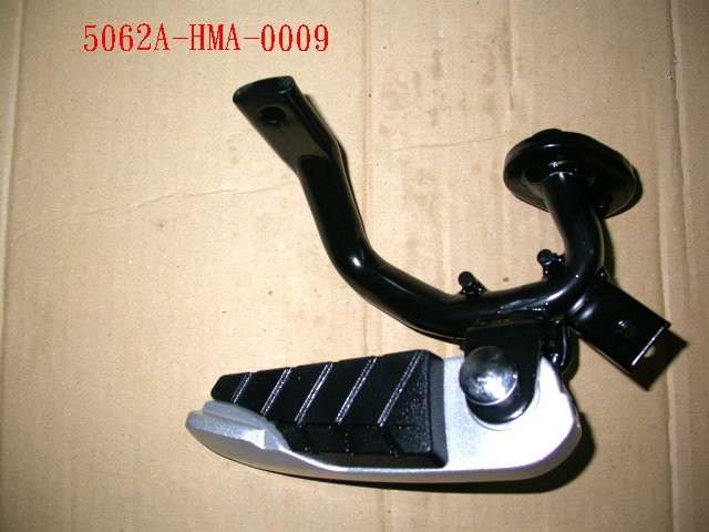 Опора для ног правая в сборе