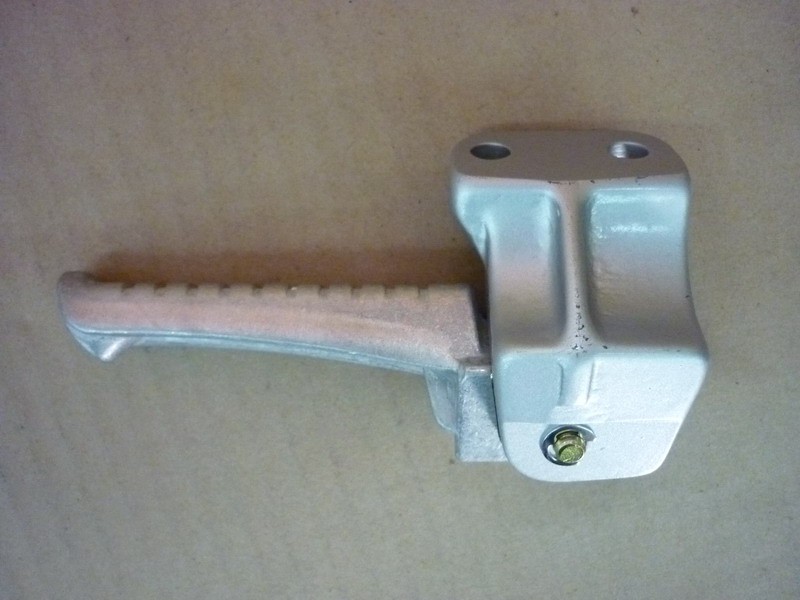 Опора для ног в сборе левая