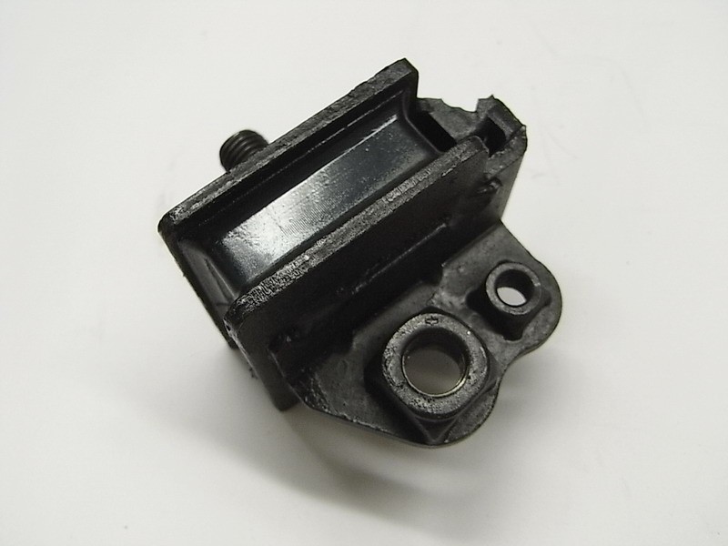 Опора крепления двигателя передняя левая