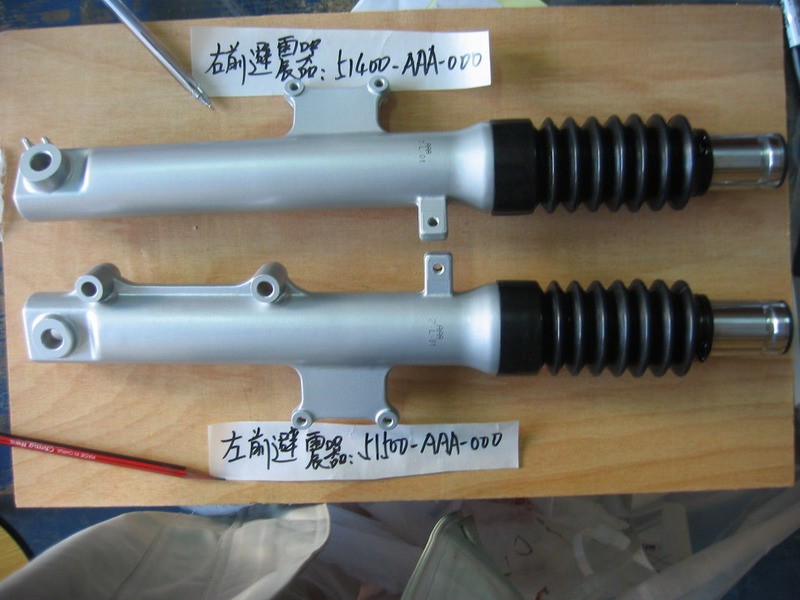 Амортизатор передний правый