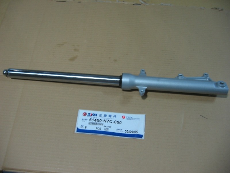 Амортизатор передний правый