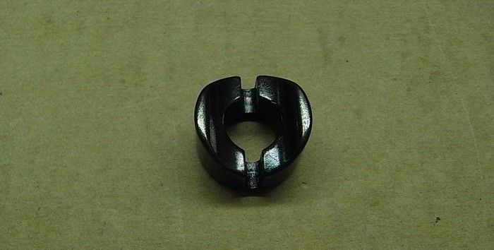 Кронштейн крепления облицовки руля левый