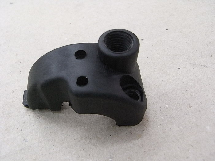 Хомут нижний ручки упр.дросс. заслонкой