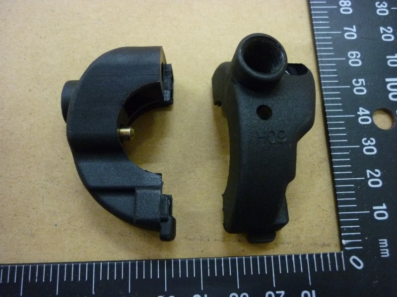 Хомут нижний ручки упр.дросс. заслонкой