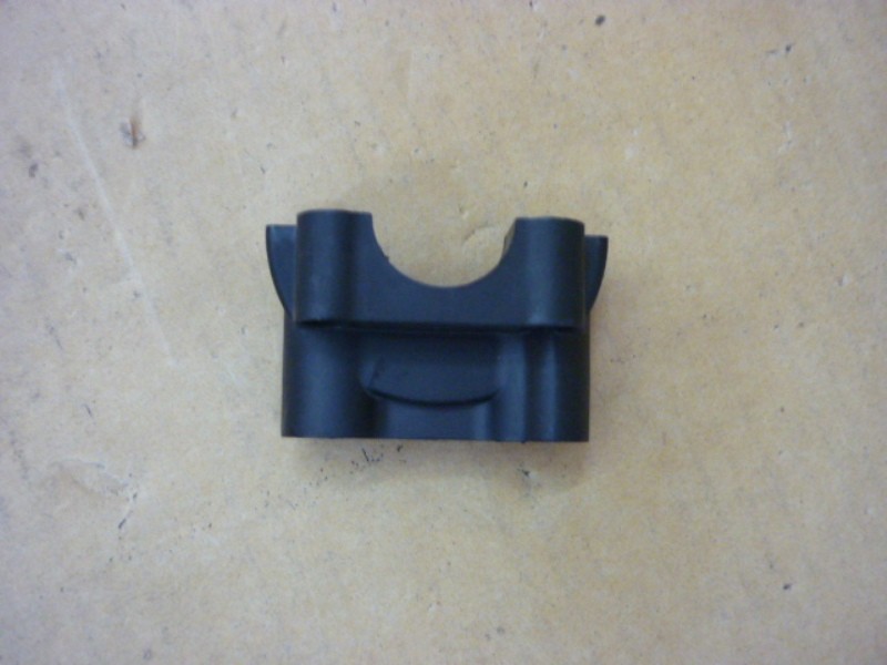 Хомут нижний ручки упр.дросс. заслонкой