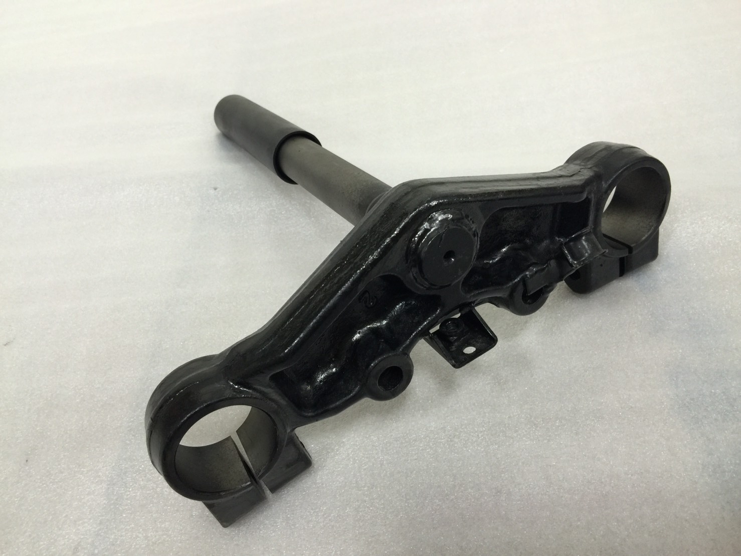 Траверса передней вилки