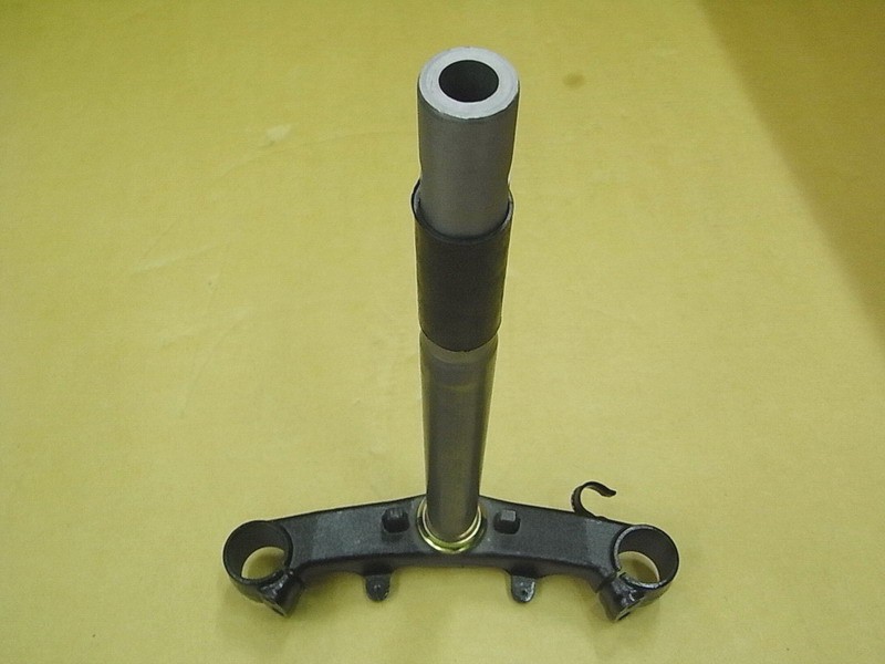 Траверса передней вилки