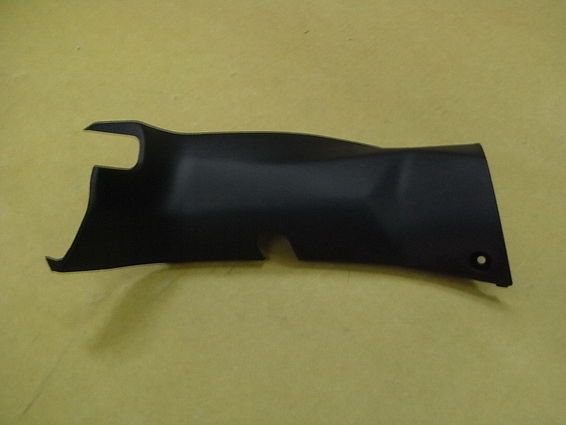 Облицовка руля правая черный_BK-001U