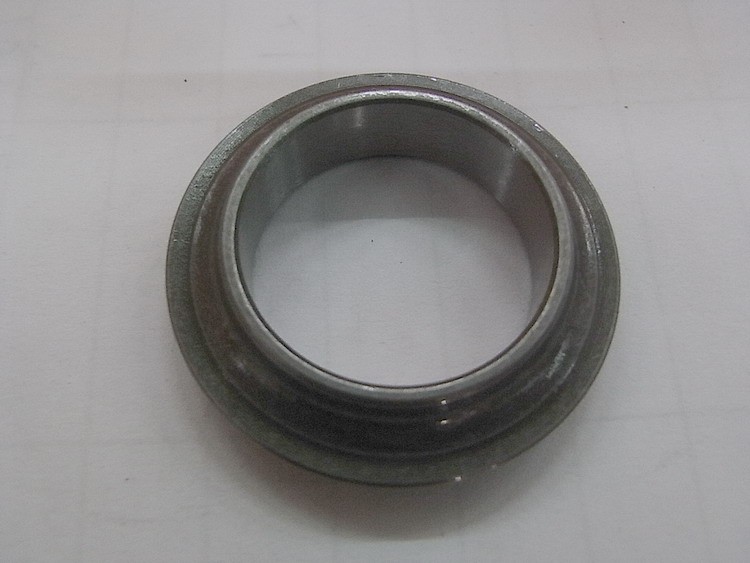 Конус подшипника рулевой колонки нижний