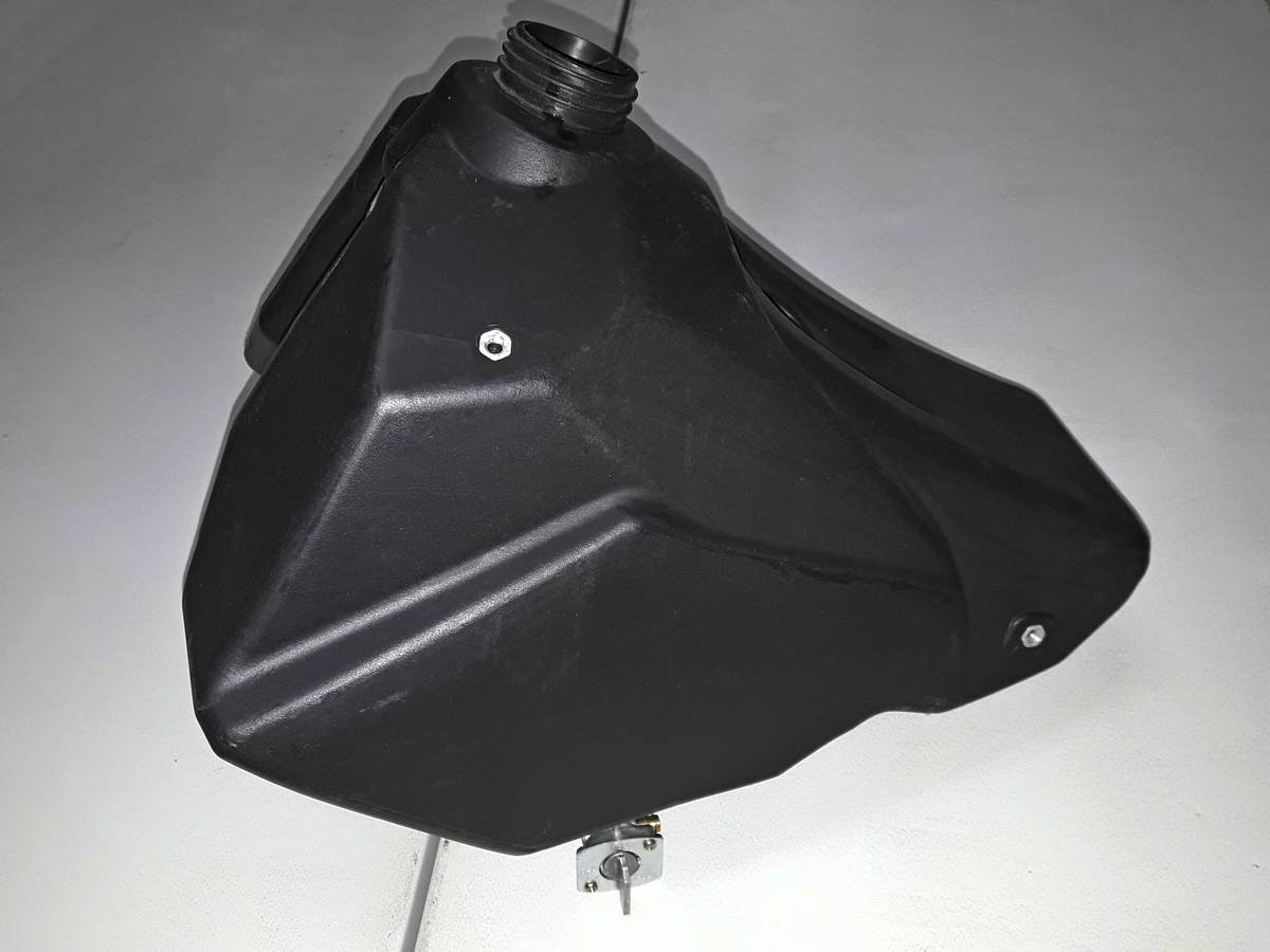 Бак топливный