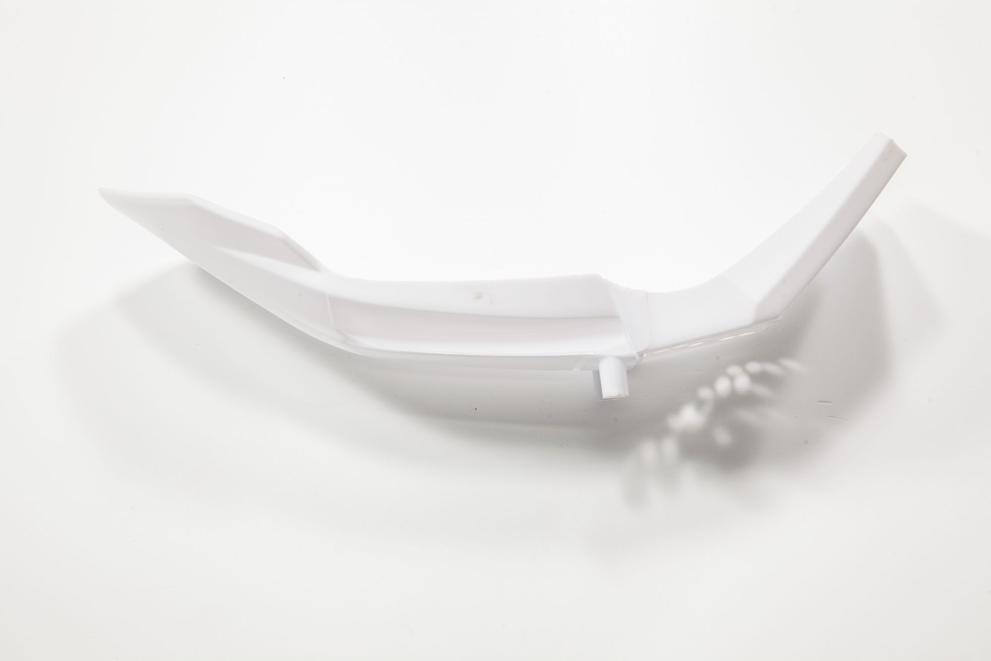 Крыло переднее, белый