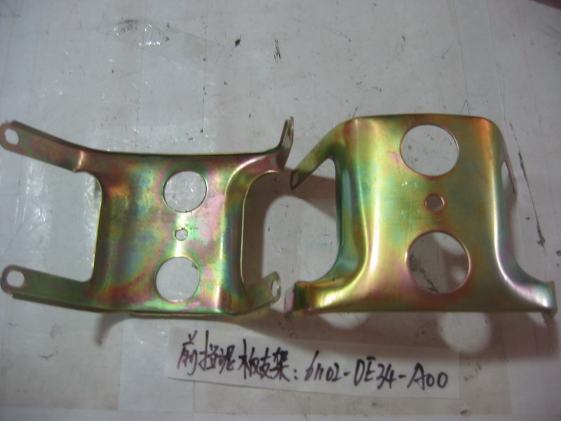 Кронштейн крыла переднего