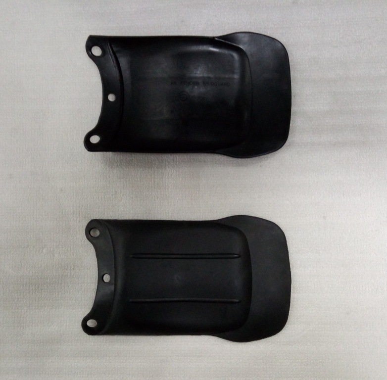 Брызговик передний