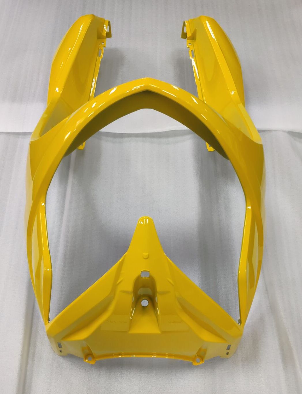 Облицовка передняя желтый (Y108C)