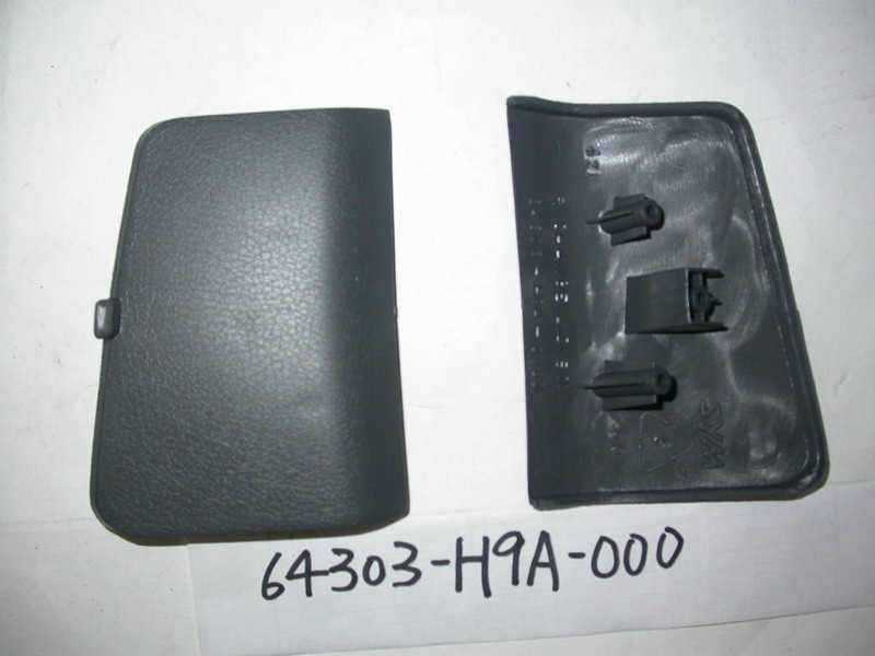 Крышка отсека для мелочи правого