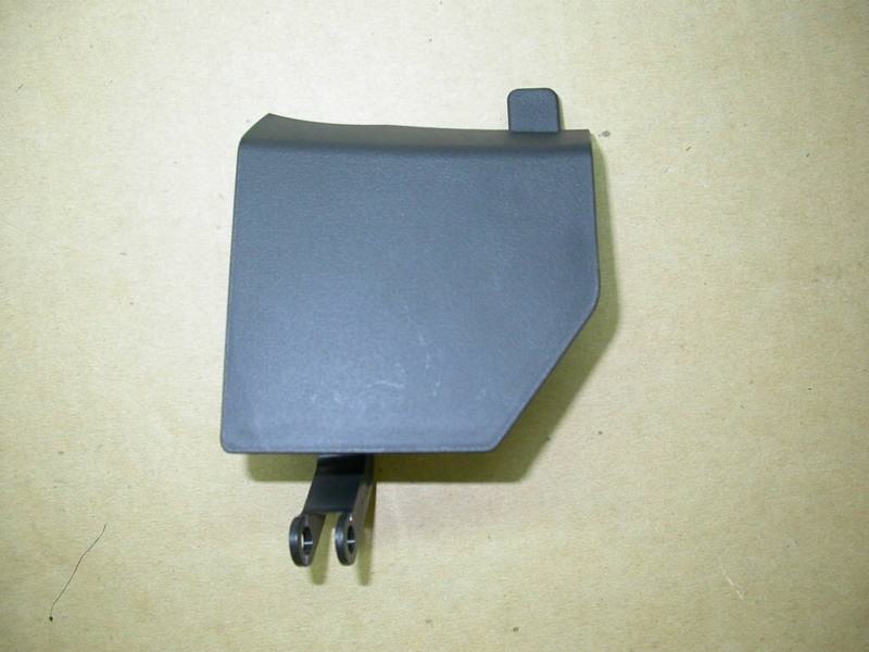 Крышка отсека для мелочи левая