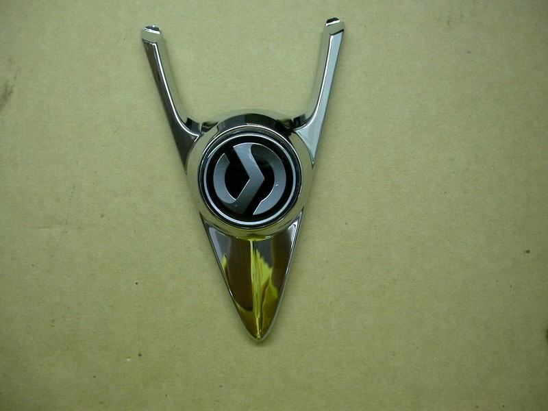 Облицовка передняя декоративная с эмблемой