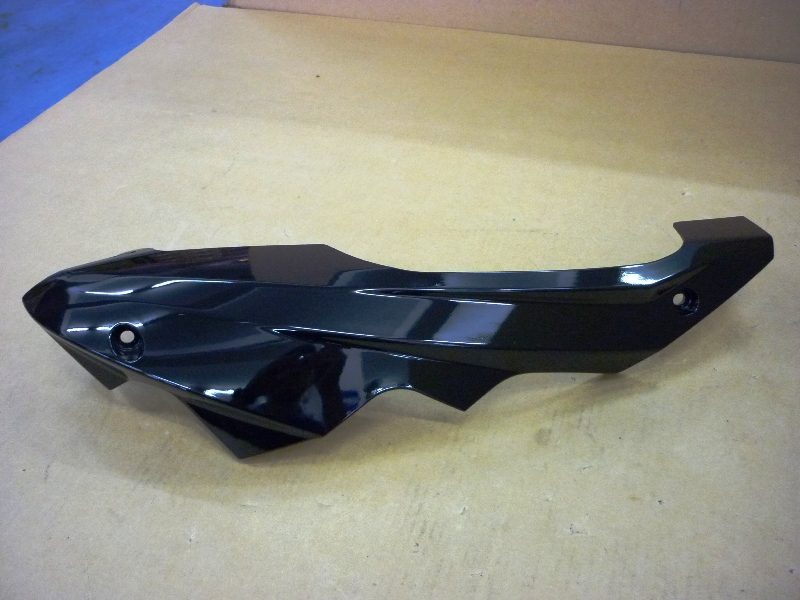 Облицовка нижняя правая чёрный (BK-001C)