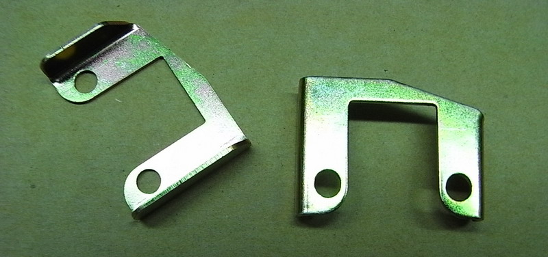 Крепление петли правой крышки