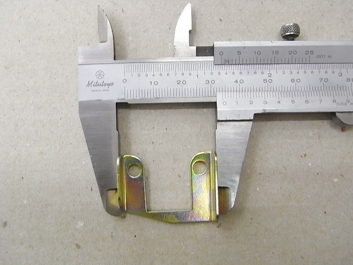 Крепление петли левой крышки