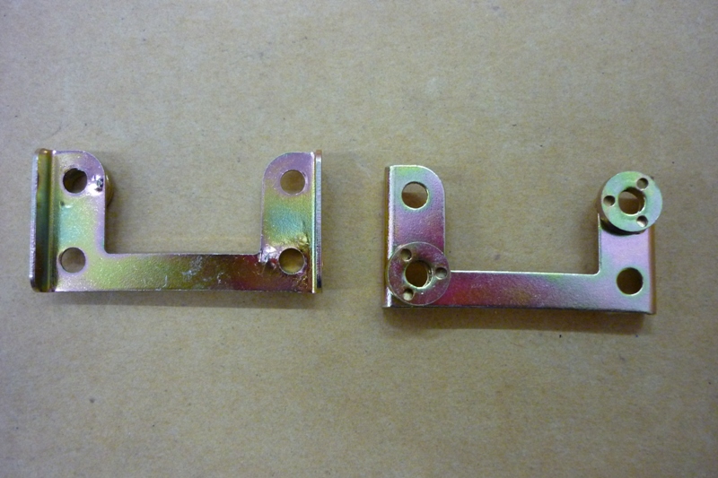 Крепление петли правой крышки