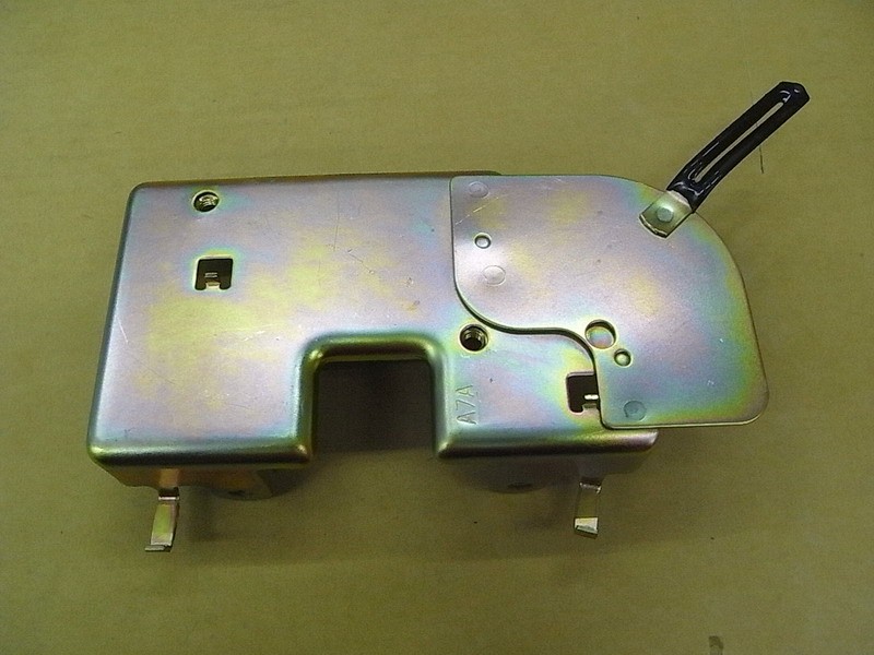 Кронштейн крепления облицовки передней