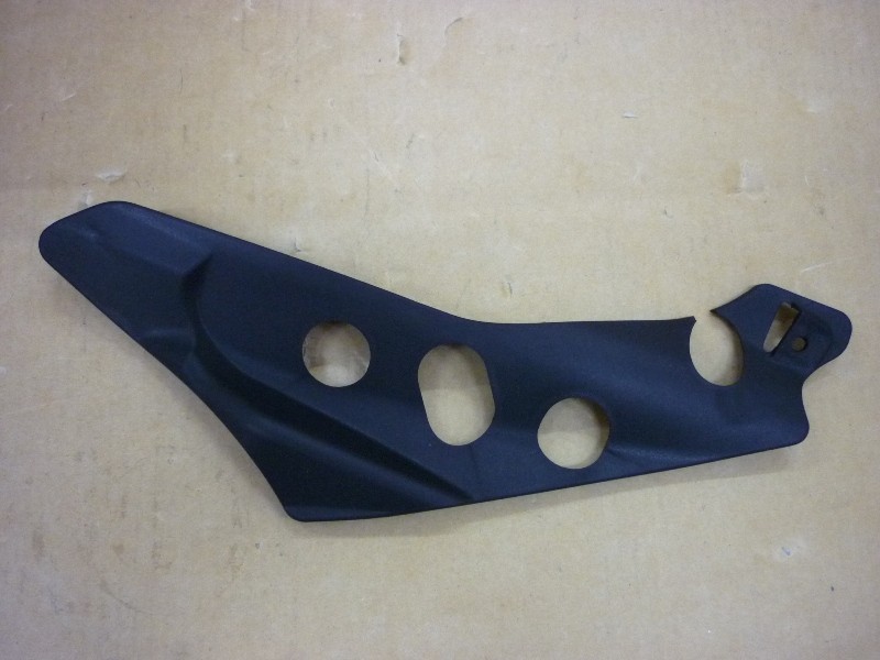 Облицовка ветрового стекла левая