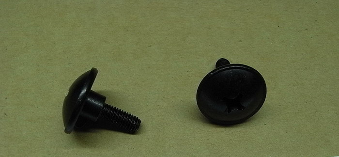 Болт заднего сидения