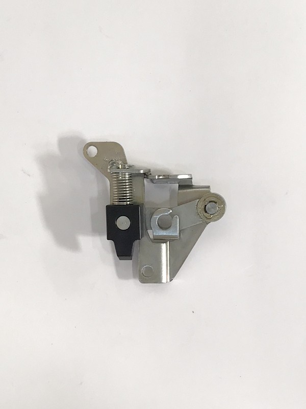 Кронштейн троса топливного бака