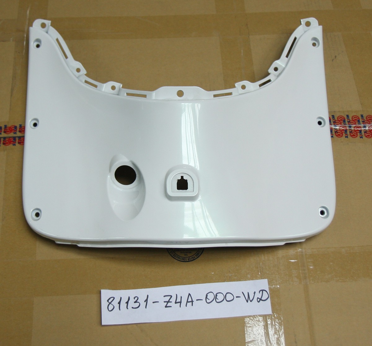 Облицовка передняя внутренняя белый