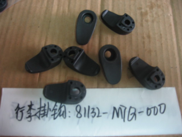 Крючок багажный