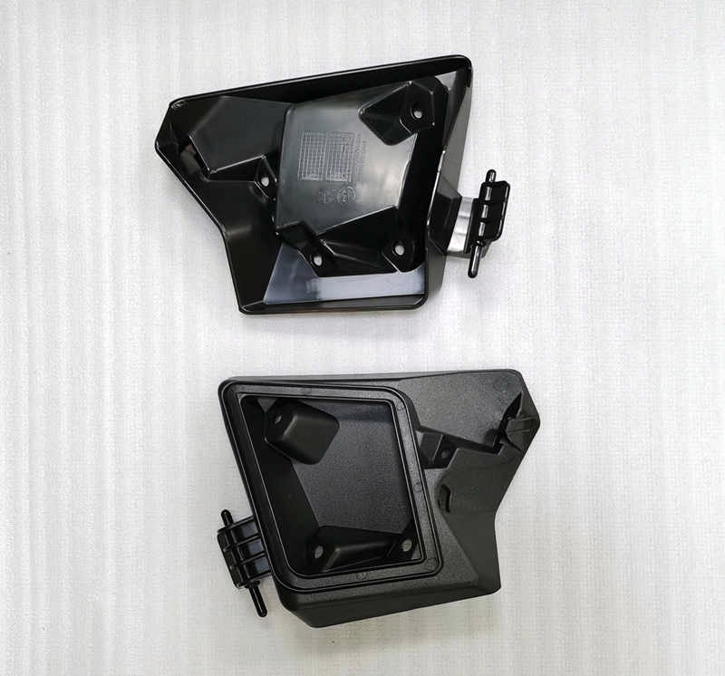 Крышка отсека для мелочей