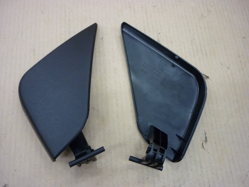 Крышка отсека для мелочи правая