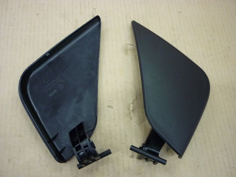 Крышка отсека для мелочи левая