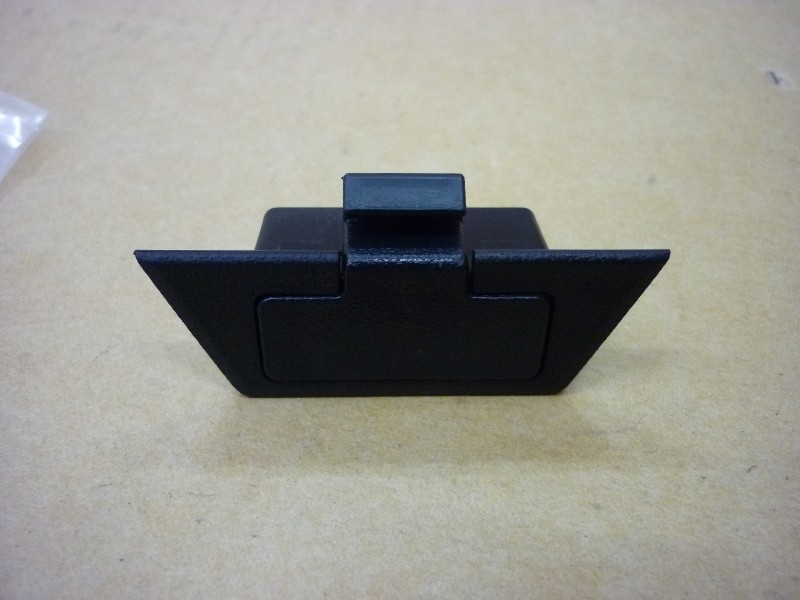 Кнопка (замок) правого бардачка