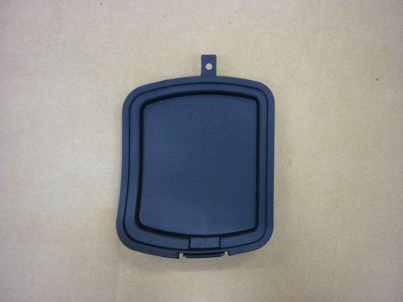 Крышка багажного ящика левая