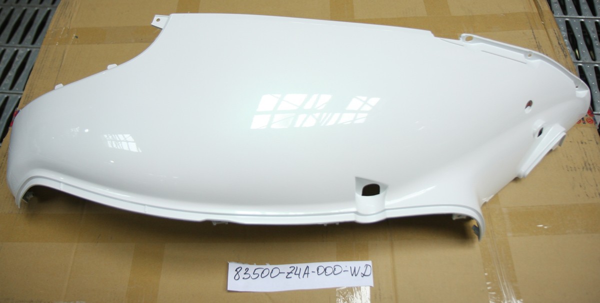 Облицовка задняя правая белый (WH8018P)