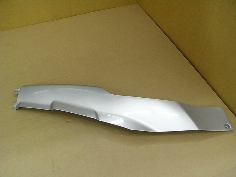 Облицовка боковая правая серебристый_S-880S