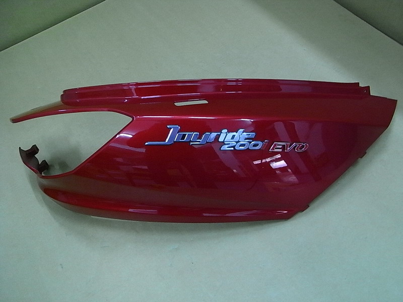 Облицовка задняя правая красный (R-010CA)