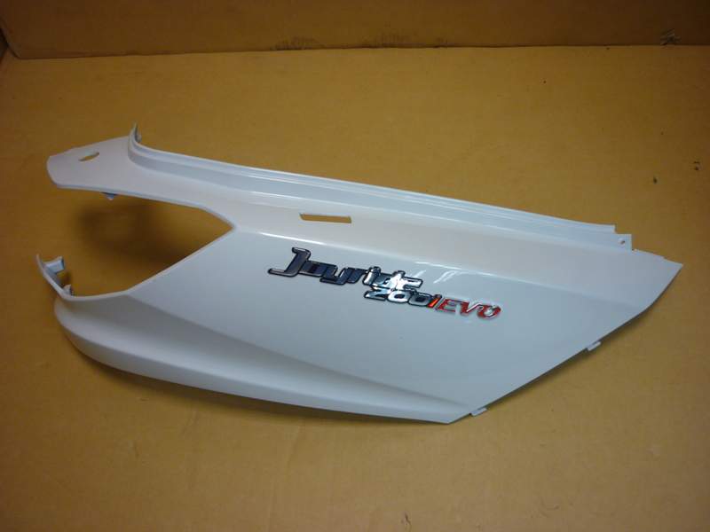 Облицовка задняя правая белый (WH-300P)