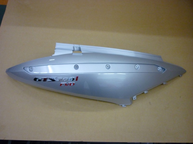 Облицовка задняя правая серебристый_S-421S