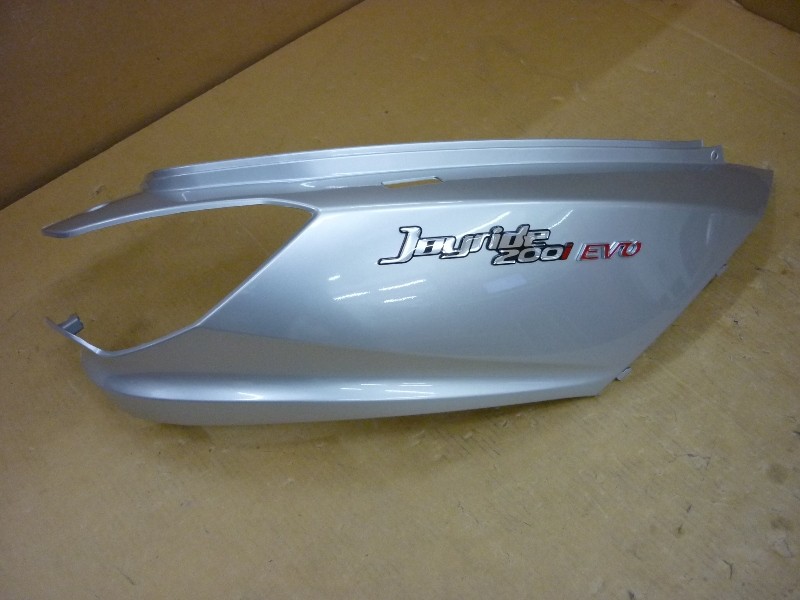 Облицовка задняя правая серебристый (S-421S)