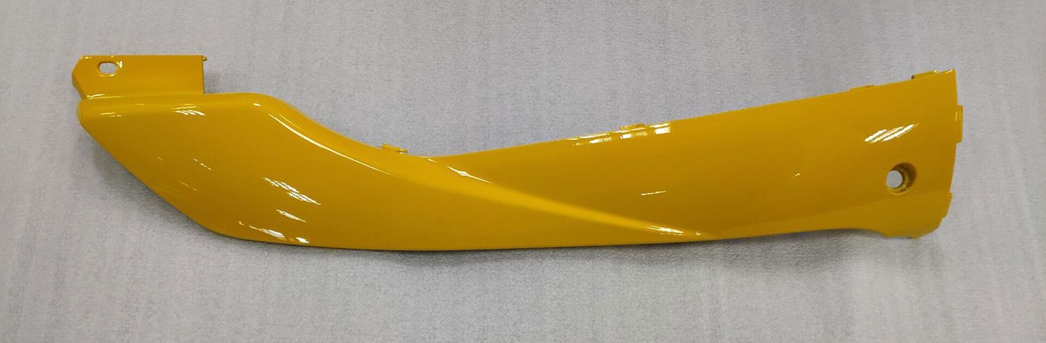 Облицовка боковая правая желтый (Y108C)