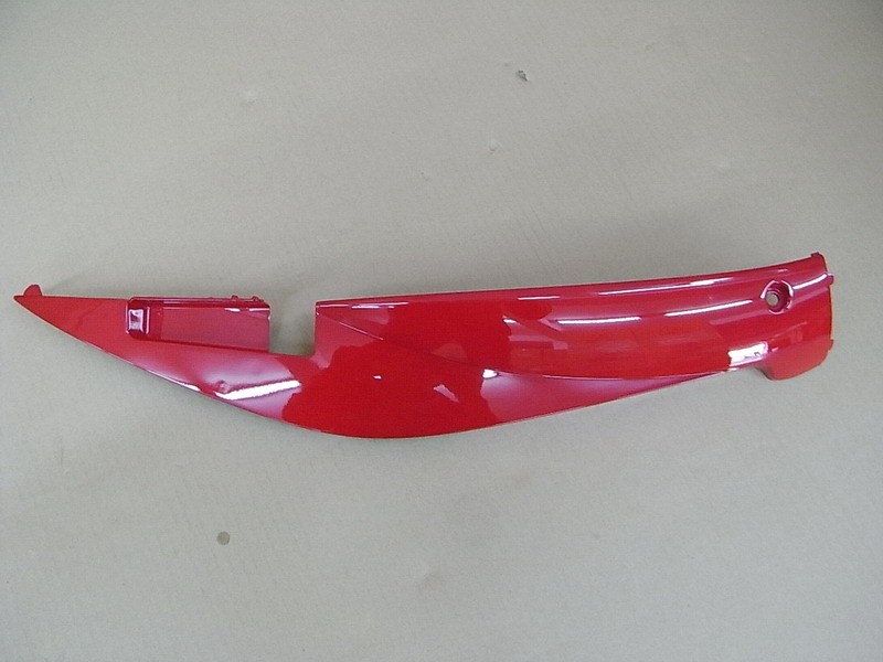 Облицовка боковая правая красный_R-200C