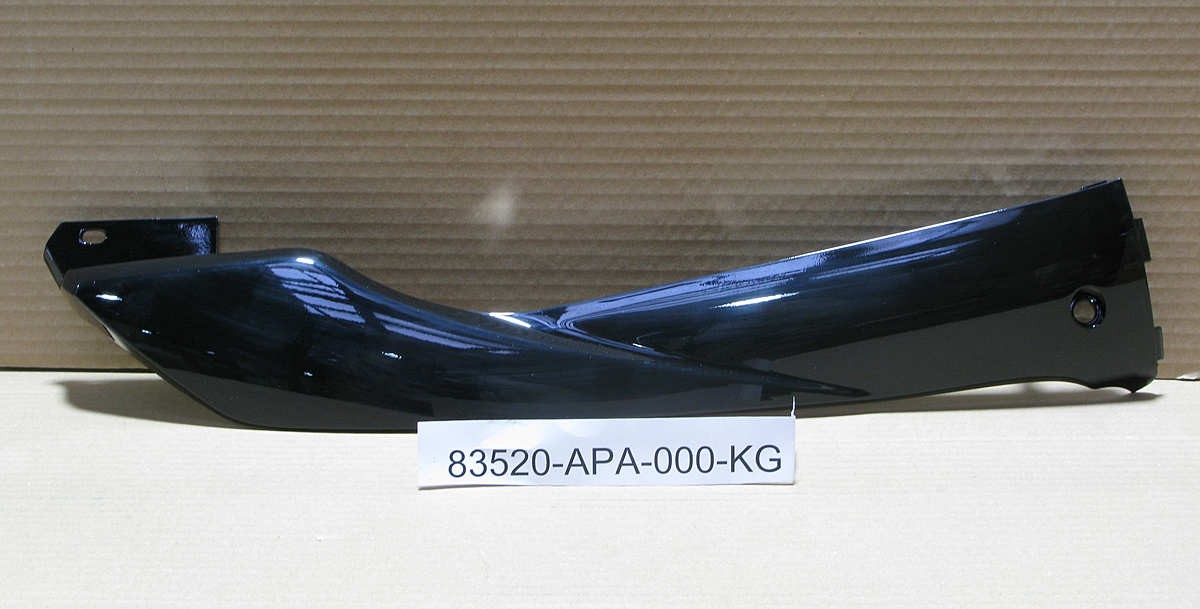 Облицовка боковая правая чёрный (BK5560)