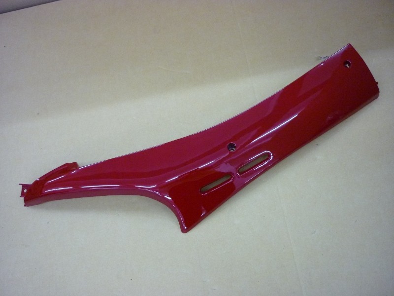 Облицовка боковая правая красный_R-010CA