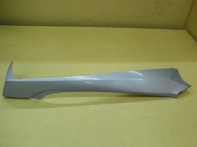 Облицовка боковая правая серебристый_S-877U