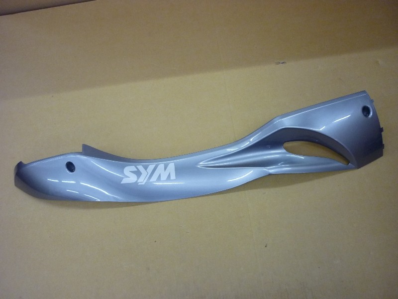 Облицовка боковая правая серый (GY-517S)