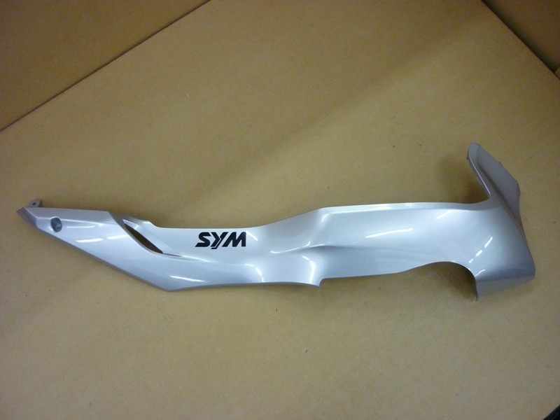 Облицовка боковая нижняя правая серебристый_S-7S