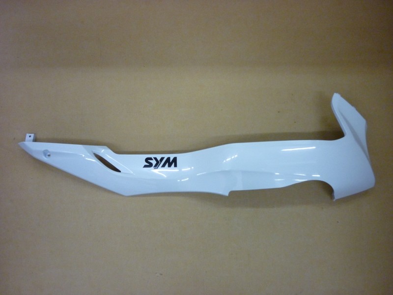 Облицовка боковая нижняя правая белый_WH-300P